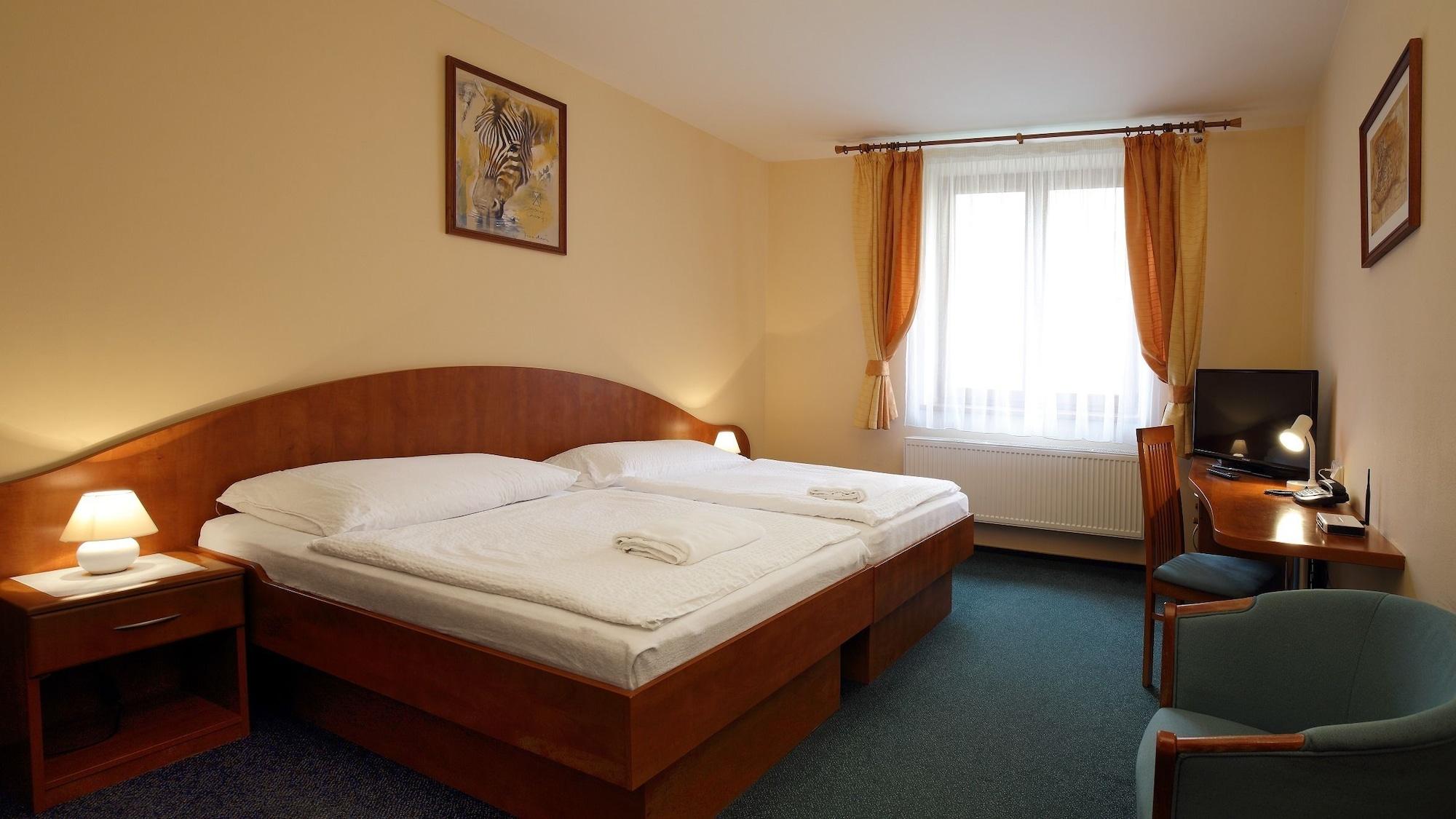 Hotel Palace Пльзень Экстерьер фото