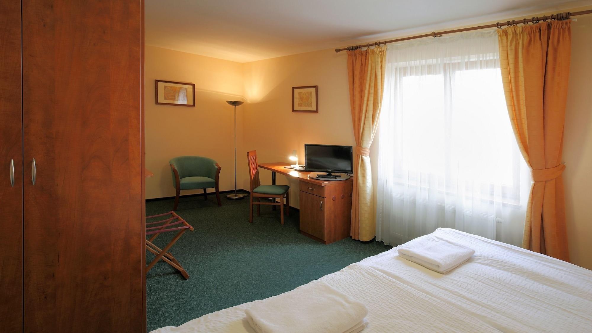 Hotel Palace Пльзень Экстерьер фото