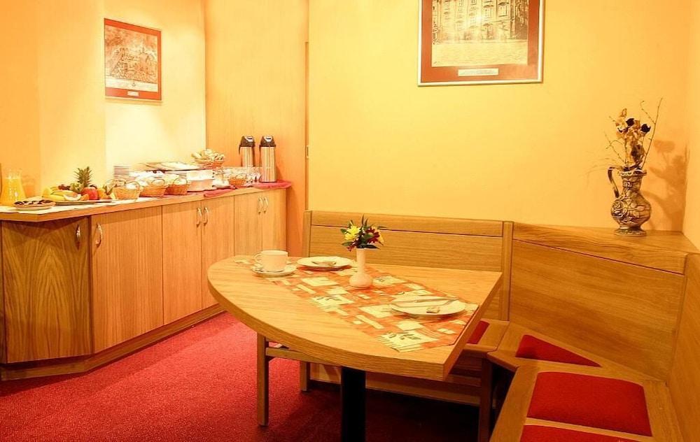 Hotel Palace Пльзень Экстерьер фото