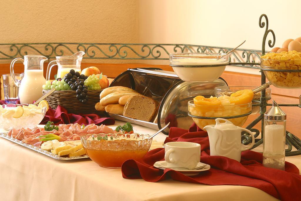 Hotel Palace Пльзень Экстерьер фото