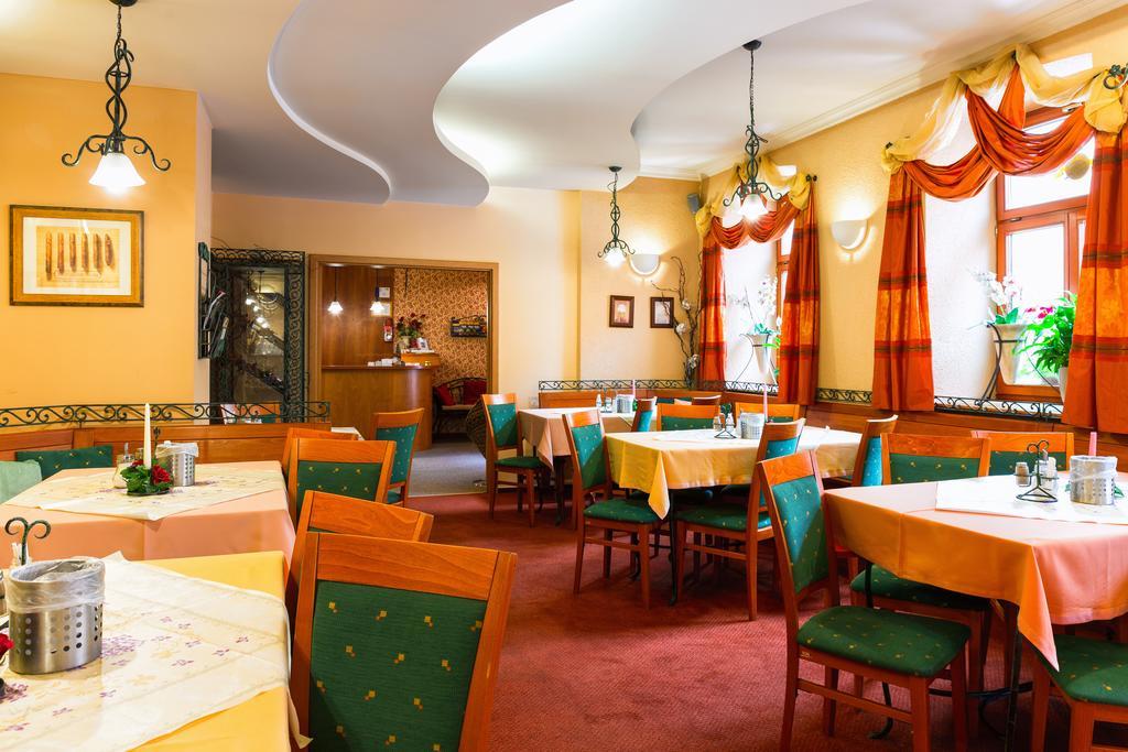 Hotel Palace Пльзень Экстерьер фото